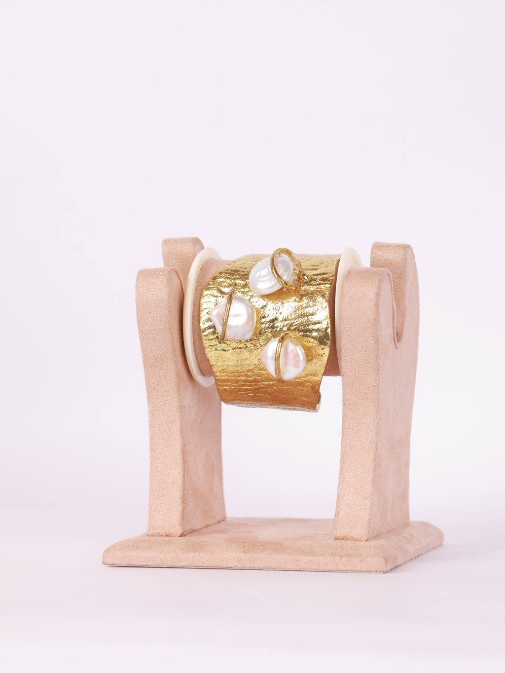 Artisan Baroque Pearl Hammered Gold Cuff